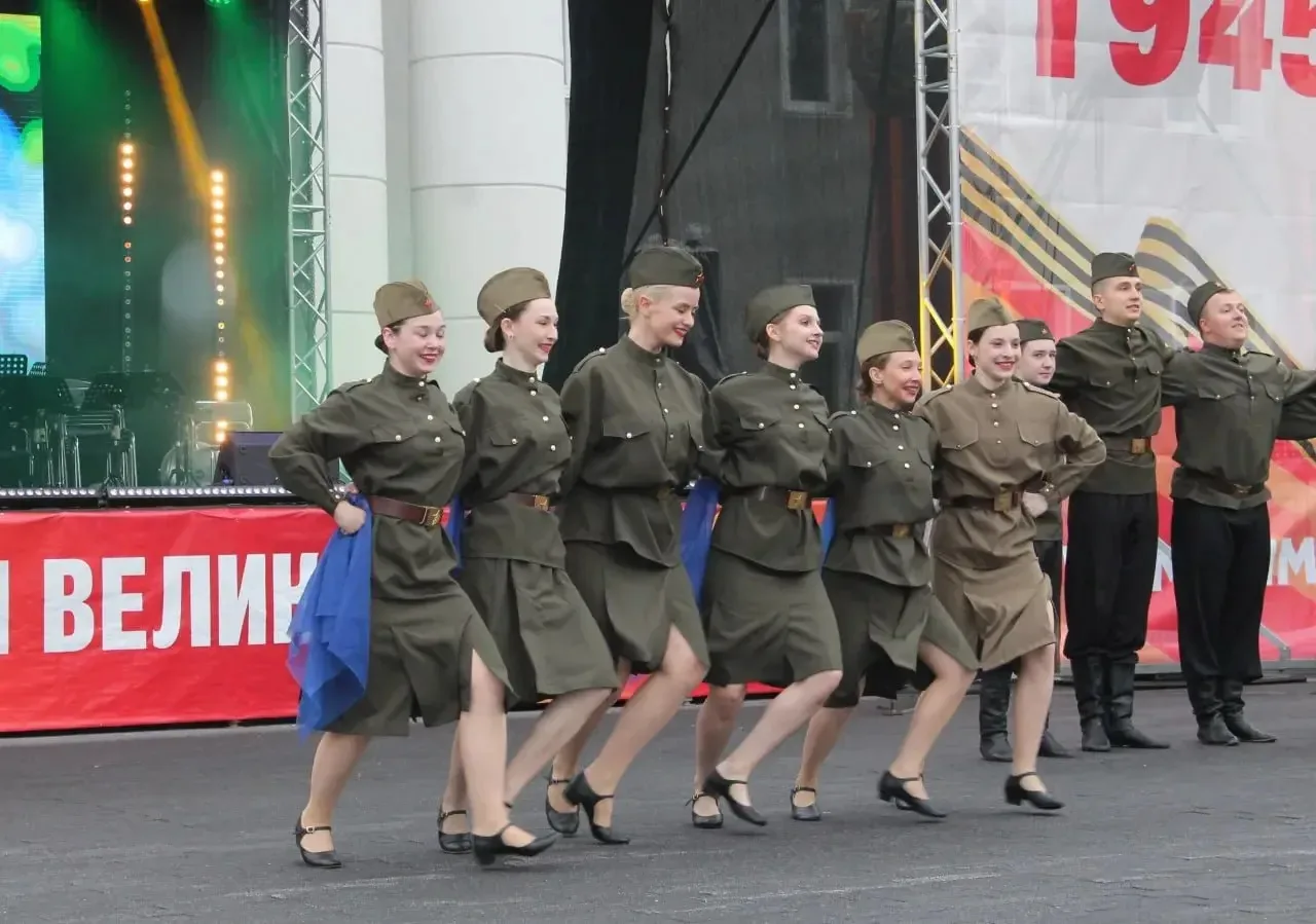 🎶 В Ступино на сцене перед Дворцом культуры прошел праздничный концерт в честь 81-й годовщины Победы