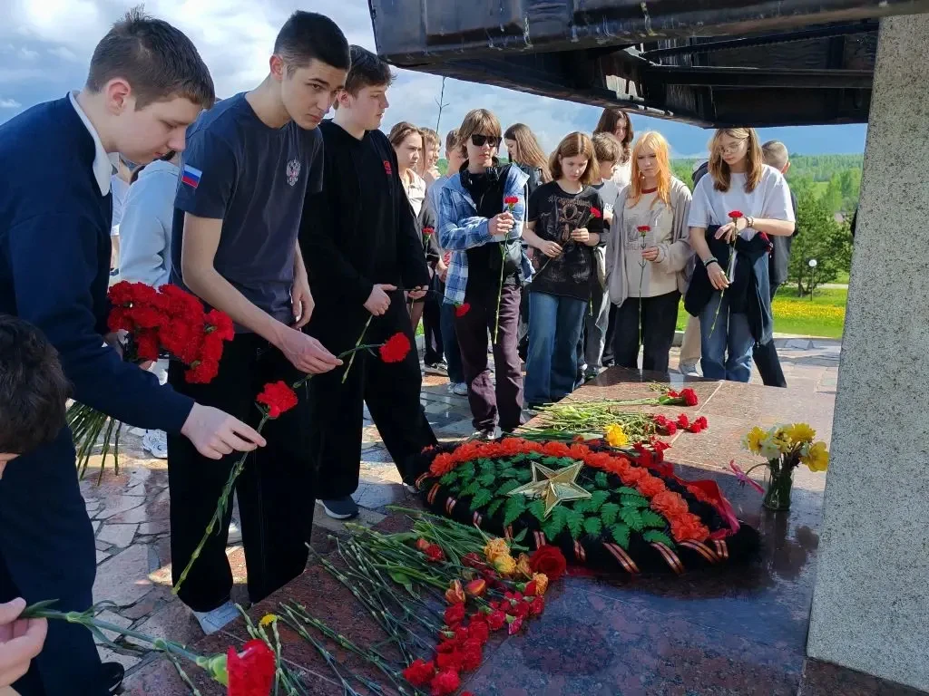 НАШИ ПОЕЗДКИ: ДВЕ ОТЕЧЕСТВЕННЫЕ ВОЙНЫ  🚌 Ученики нашей школы приняли участие в познавательной поездк
