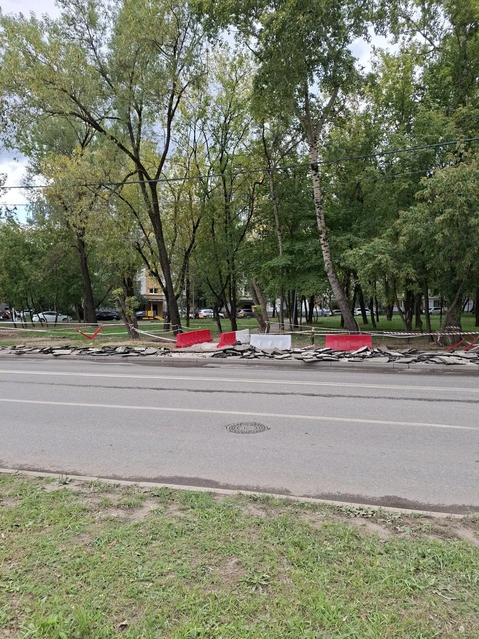 На Сталеваров проводят дорожные работы 🚧