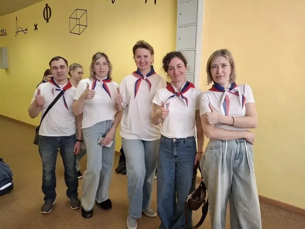 4Б класс принял участие в конкурсе «Секреты дружного класса»! 👥Команда 4Б класса вместе с активными 