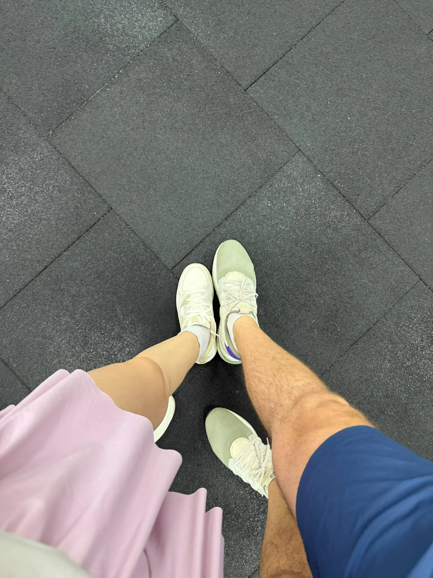 Занималась сегодня вот с этим высоким красавчиком 😍💔❤️  Точнее, я занималась с тренером, а вот этот 