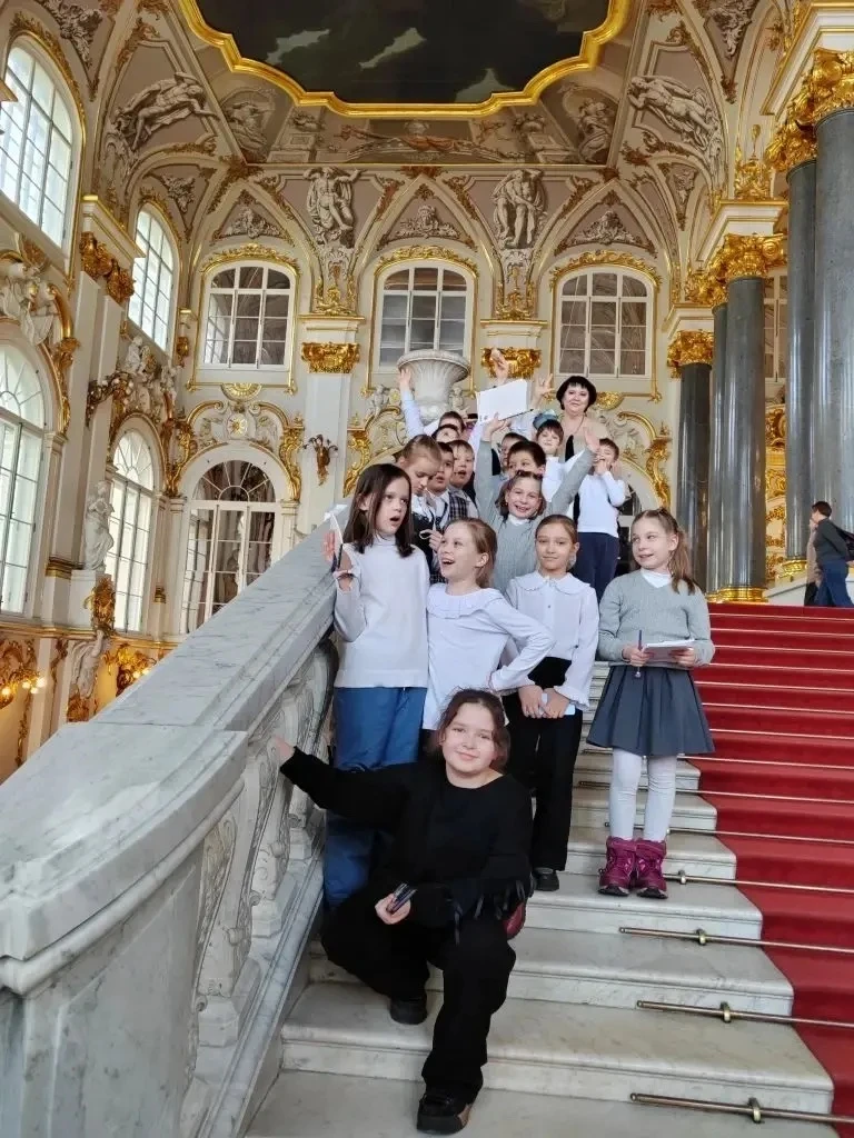 ✨2 "Б" класс снова совершил невероятное путешествие в мир искусства и истории – и это уже четвертый 