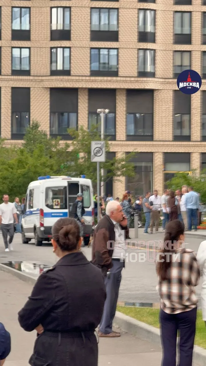 ⚡️Бизнес-центр «Монарх» на севере Москвы эвакуировали из-за угрозы минирования.
 
Как сообщили «Осто