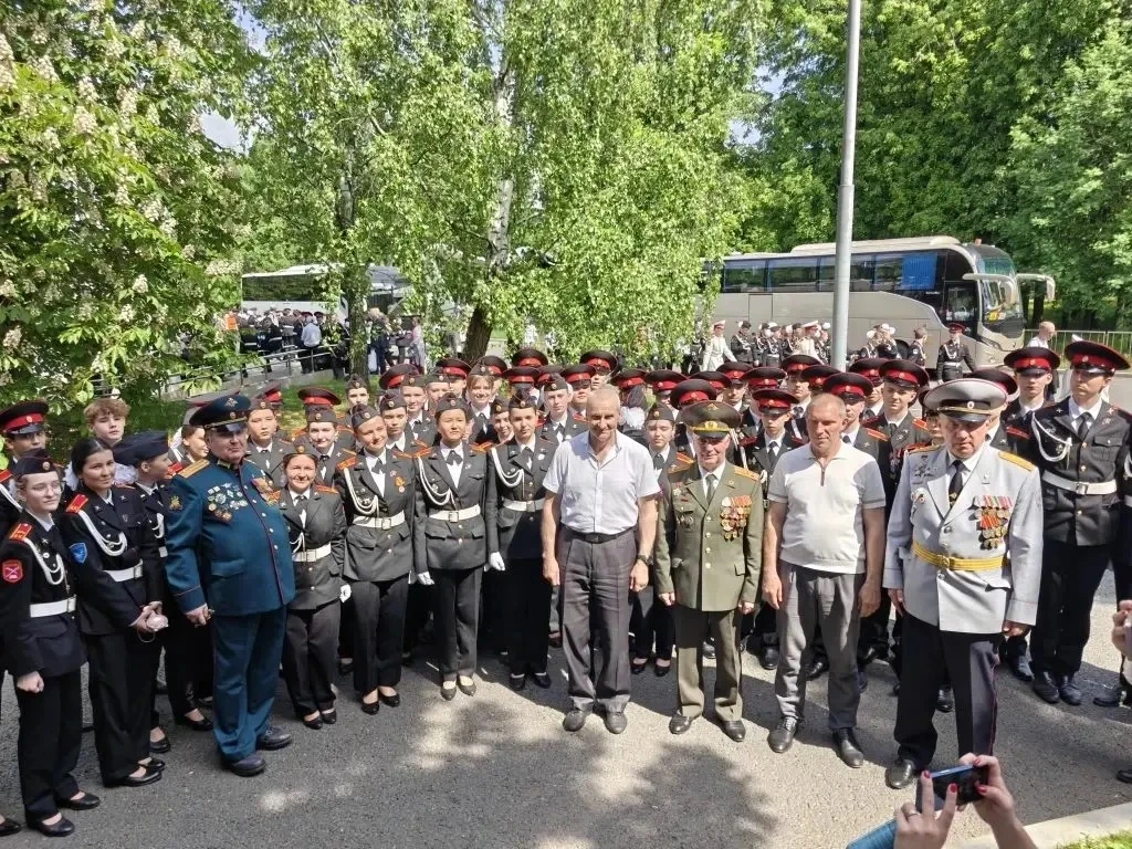 Плечом к плечу 🇷🇺  🌟20 мая на Поклонной горе прошел ежегодный Парад кадетского движения города Москв