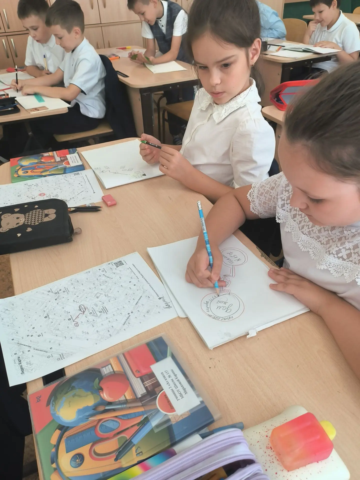 🏫🏠 А мы продолжаем рисовать МАРШРУТ «ШКОЛА — ДОМ»: УЧИМСЯ БЫТЬ БЕЗОПАСНЫМИ в рамках В...