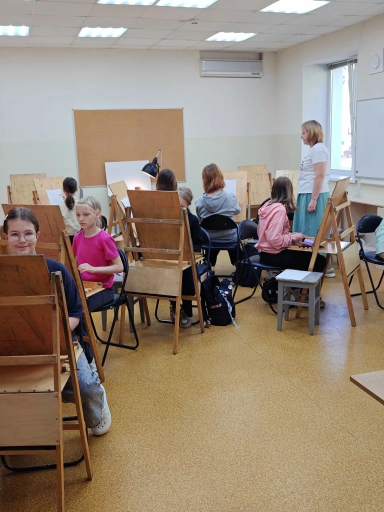 Дорогие ребята! Пусть кисть слушается, карандаш не ломается, а вдохновение приходит сам...