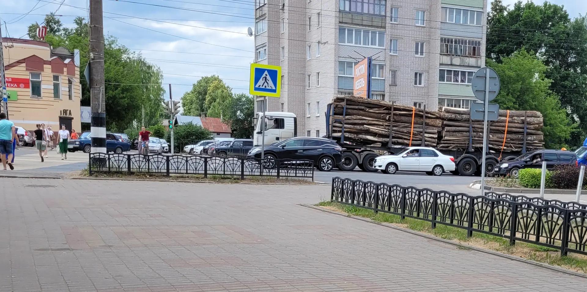 ‼🚨ОБНАГЛЕВШИЙ ЛЕСОВОЗ ОБКАТЫВАЕТ ПАВЛОВСКИЙ МОСТ.