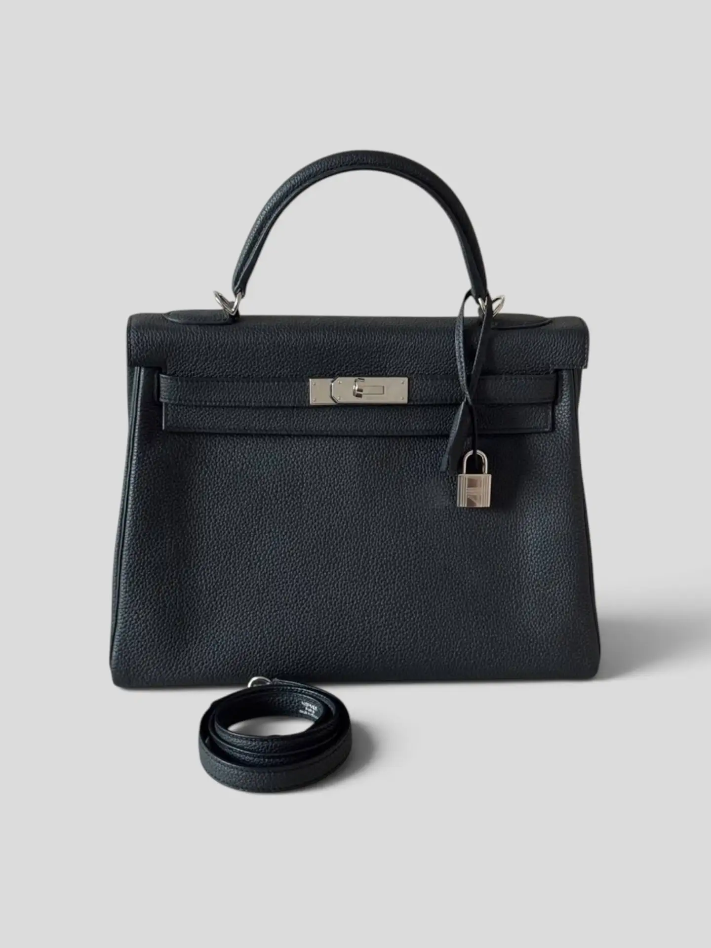 Сумка Hermes Kelly 32 в новом состоянии, 1 выход, штамп Z/2021, полный комплект.