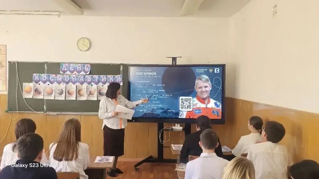 Космические мастерские,  тематические викторины, открытые уроки о героях-космонавтах, настольные игр