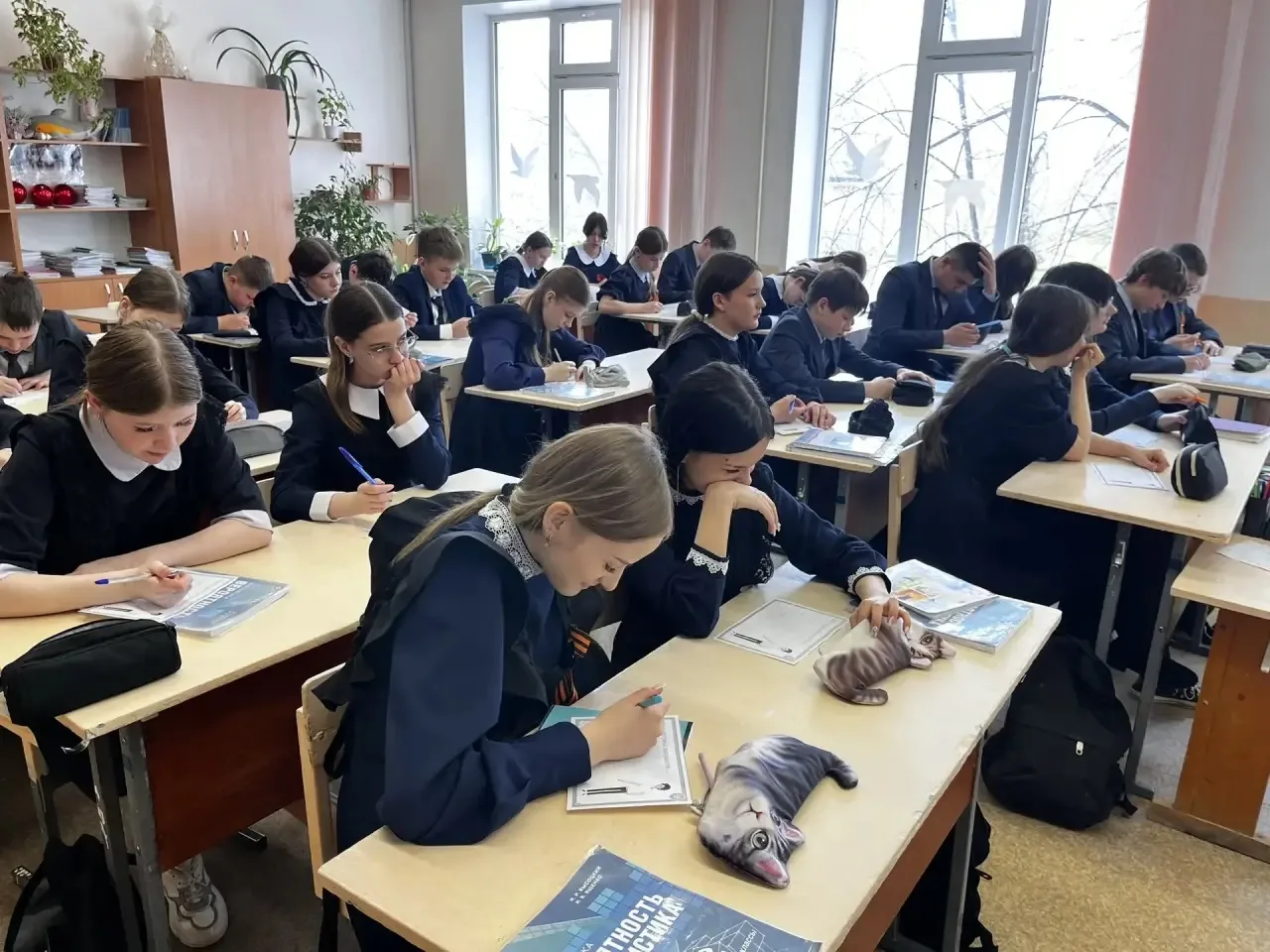 🇷🇺 Сегодня в нашей школе у 7Б класса прошёл увлекательный урок по налоговой грамотности!  📚 Представ