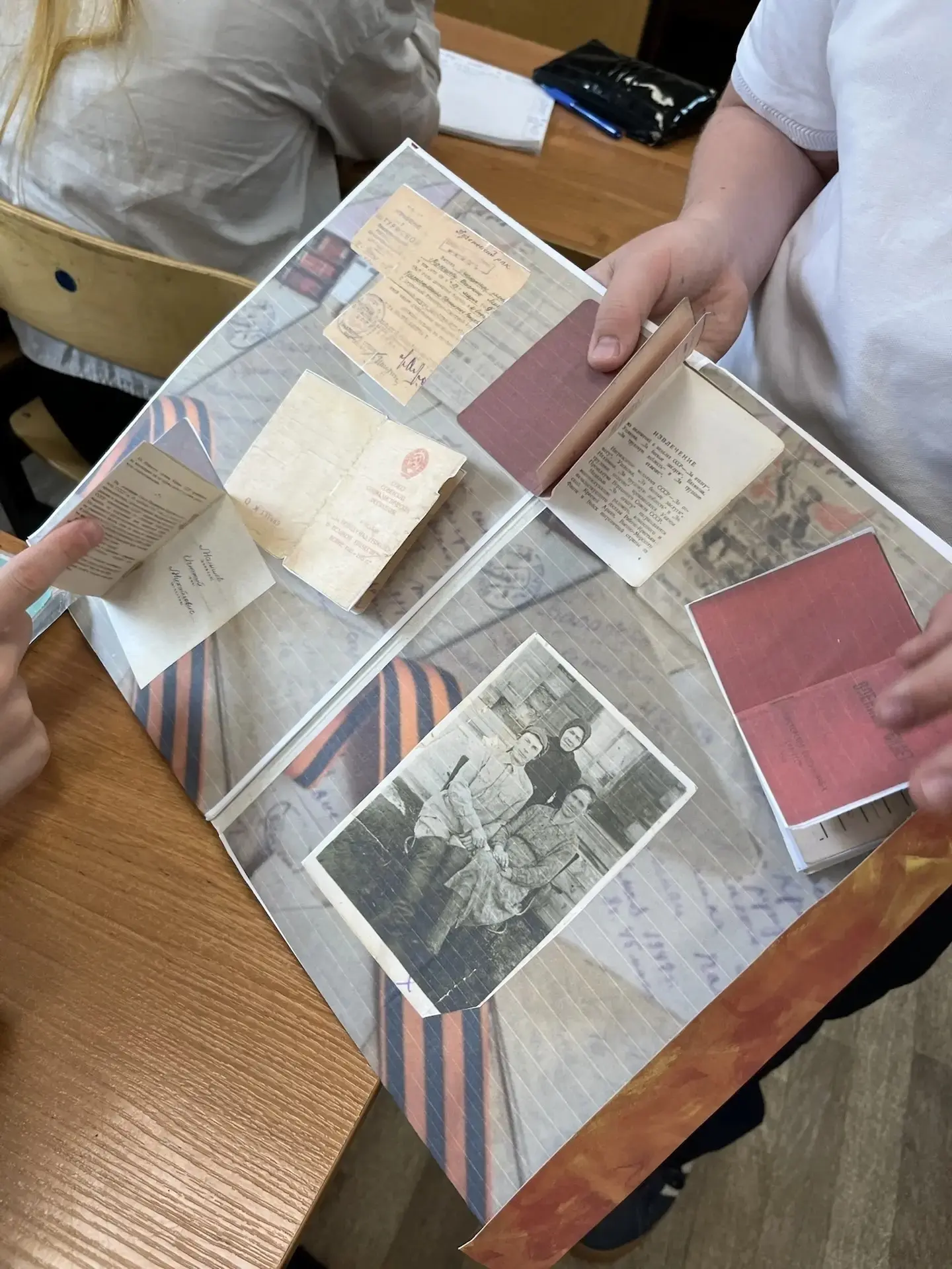 🕯️ 5 "Г". Урок памяти: история каждой  семьи — история страны  В 5 "Г" прошёл особенный урок, посвящ