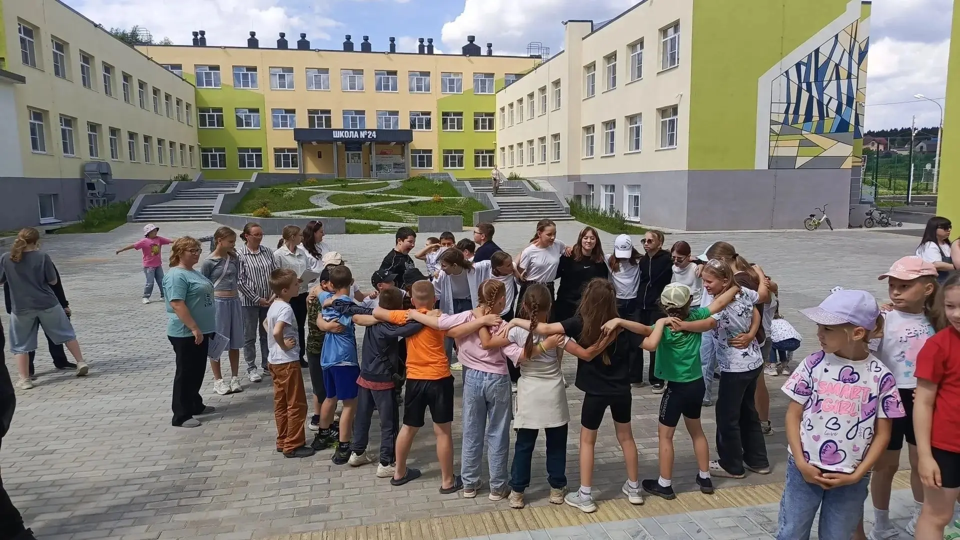 Прощальный аккорд смены в лагере «Солнышко»! ☀️

Последний день пролетел как одно мгновение — настол