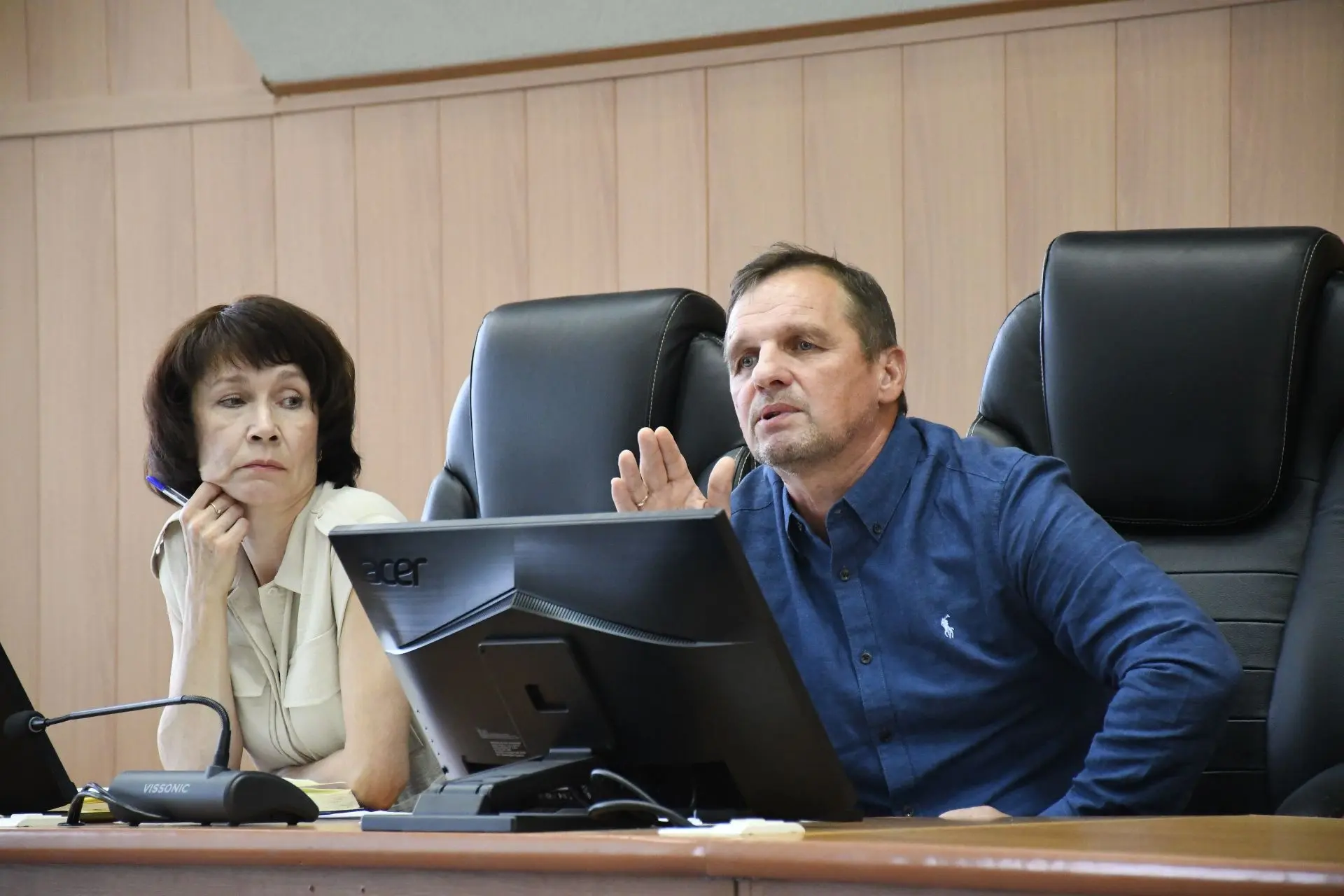 Депутаты комитета городской Думы по социальным вопросам под председательством Александр...