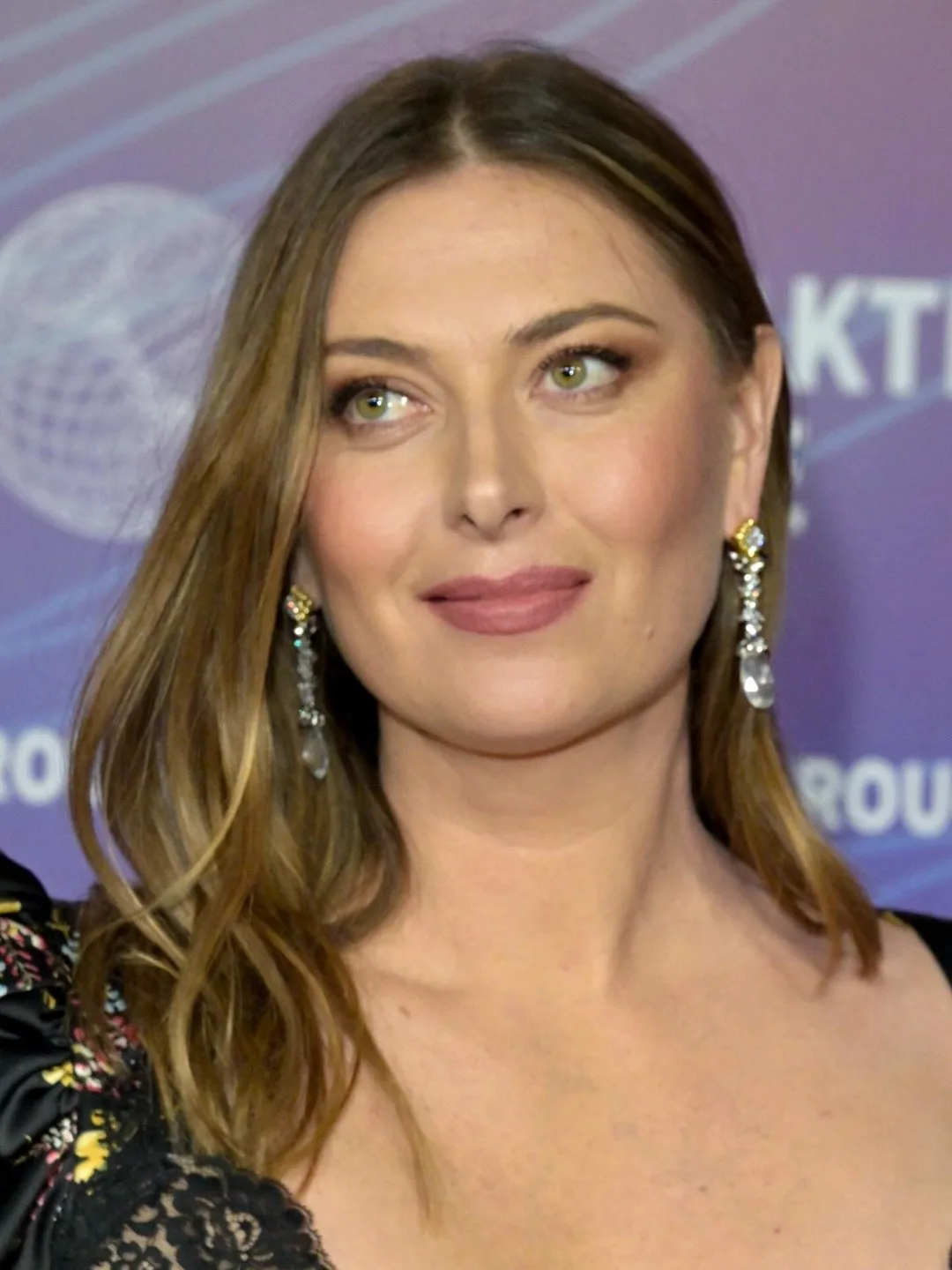 Красивый образ Марии Шараповой в платье Rodarte на научной премии Breakthrough Prize.