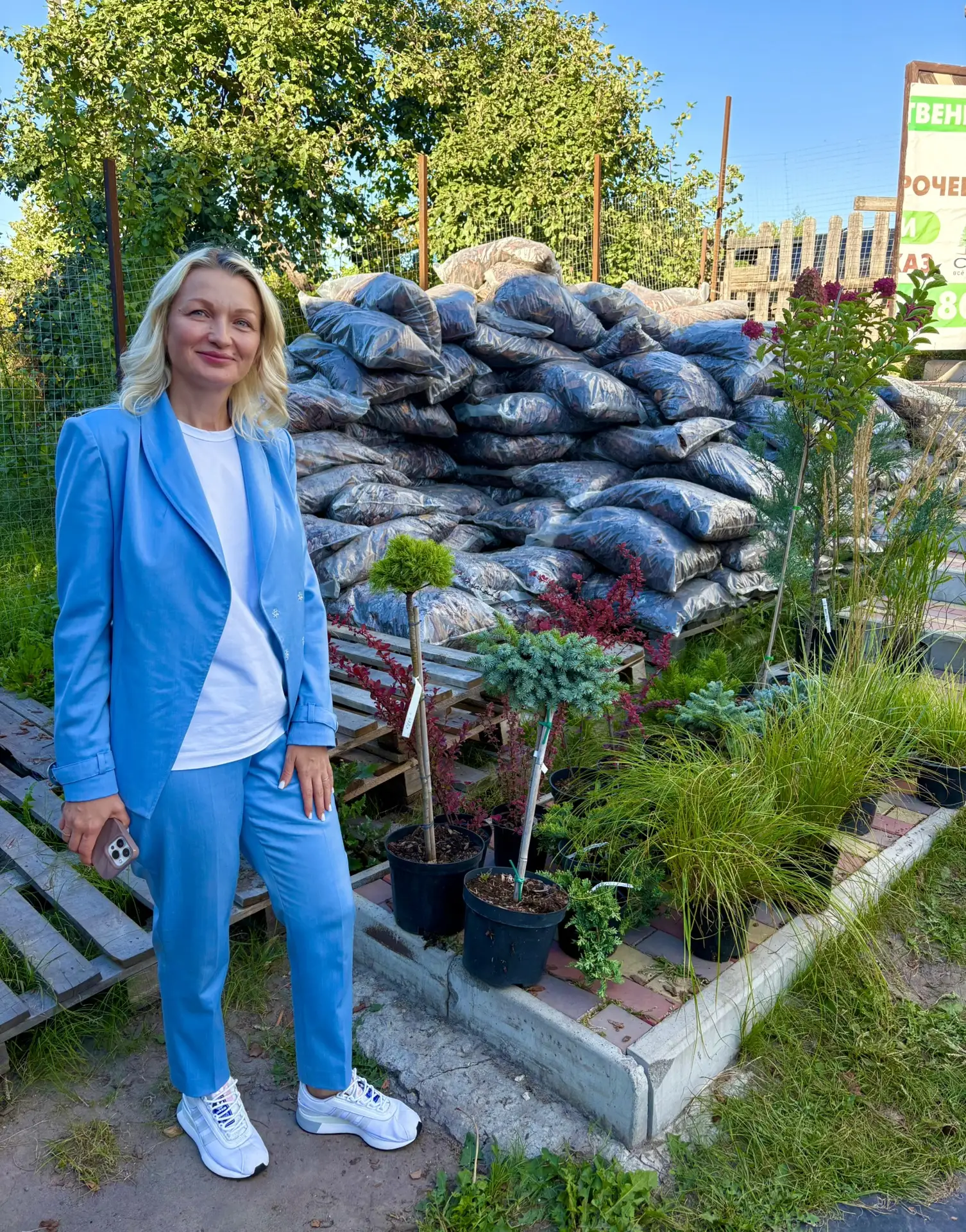 🌹Сегодня наш садовый центр стал ещё ярче☀️благодаря визиту красивой девушки, нашей пос...