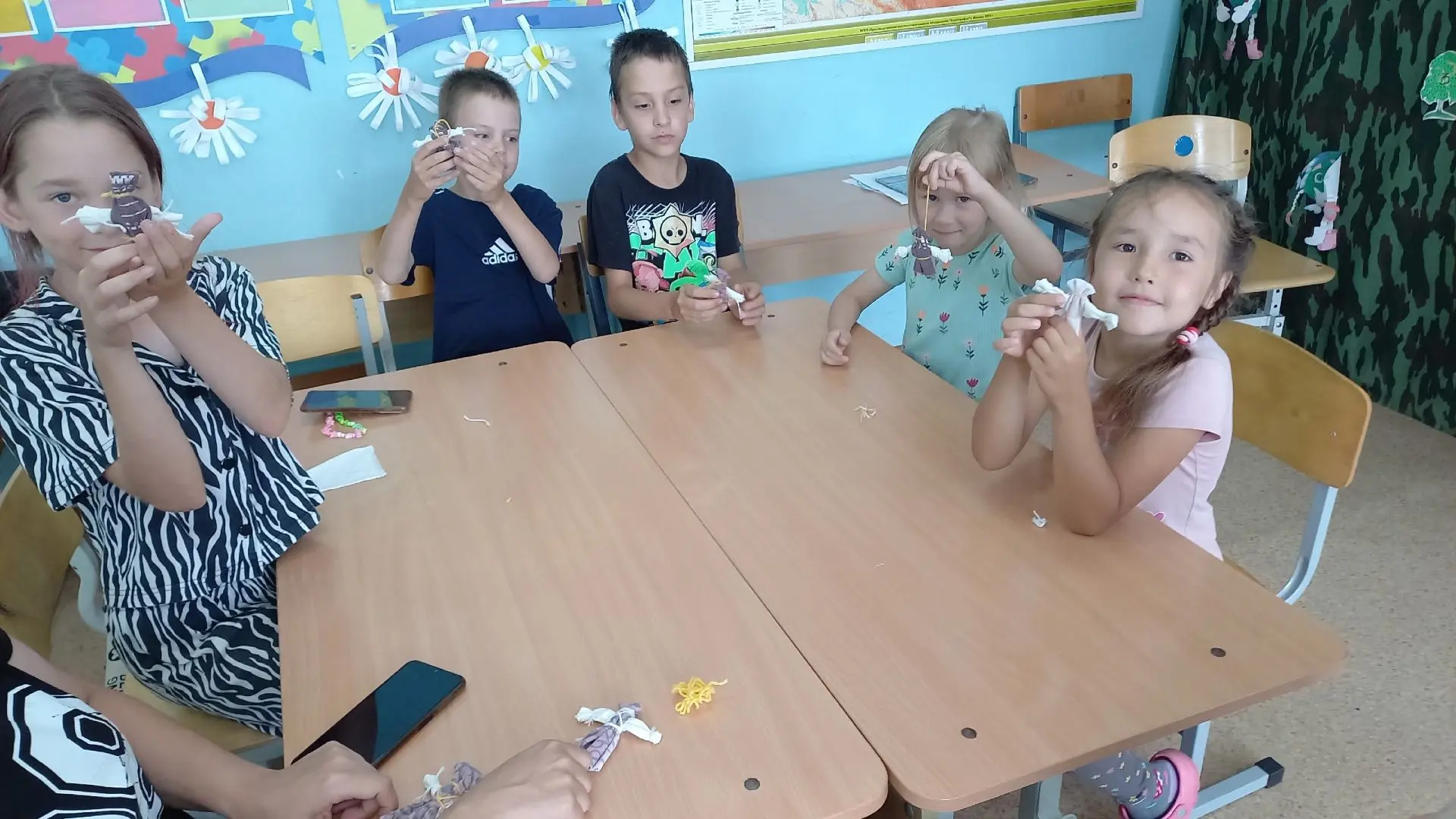 В Коммунаровском лагере прошёл мастер‑класс ребята создавали куклу-оберег: куклу: куватку из ткани! 