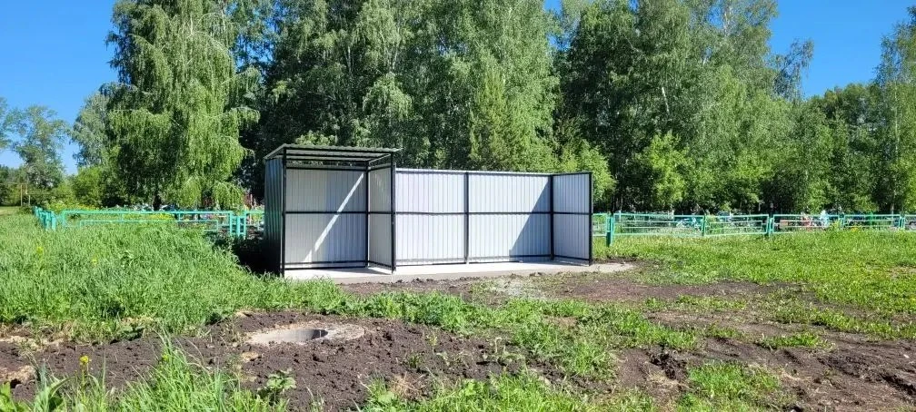 В рамках благоустройства мест захоронения на территориях кладбищ в поселках Инской, Грибной и Пятиле
