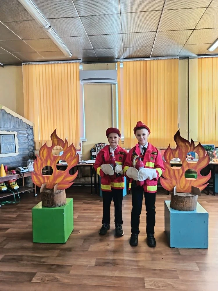 📚 2 класс в городской библиотеке: безопасность прежде всего.