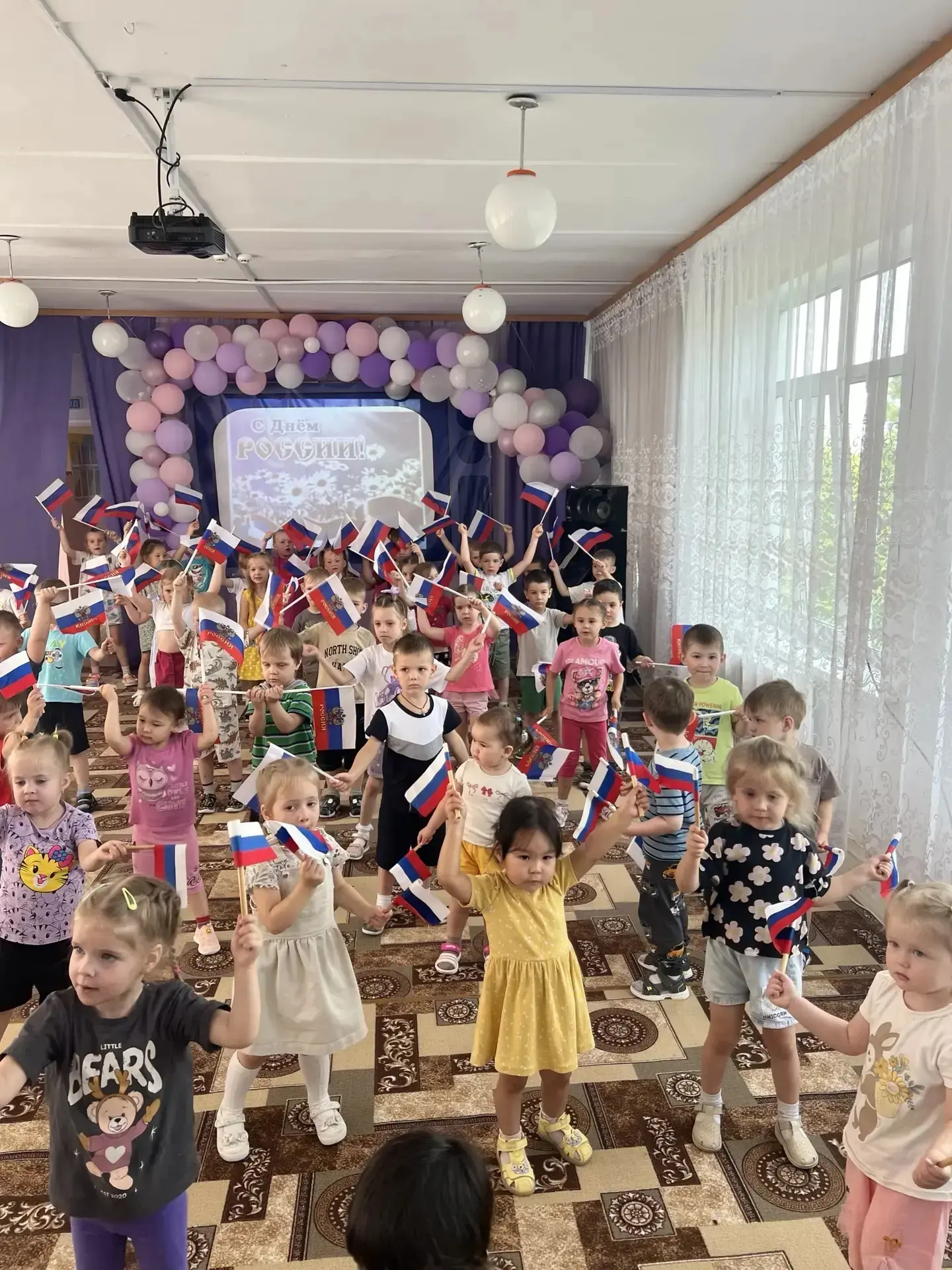 «Россия — Родина моя!»
12 июня наша страна отмечала праздник — День России! Накануне праздника в МДО