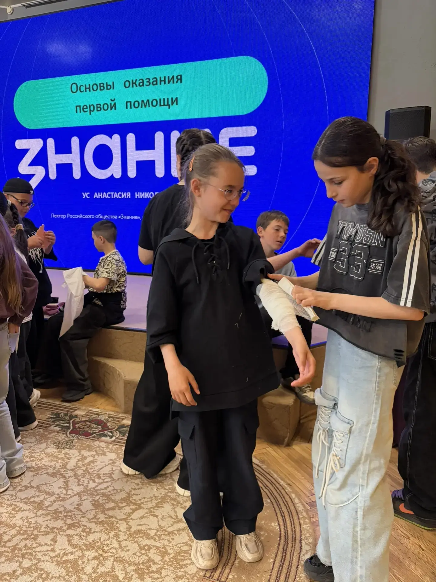 📸 Отряд 220 V в деле!
Ребята из отряда 220 V заглянули в библиотеку Пушкина — и не просто полистать