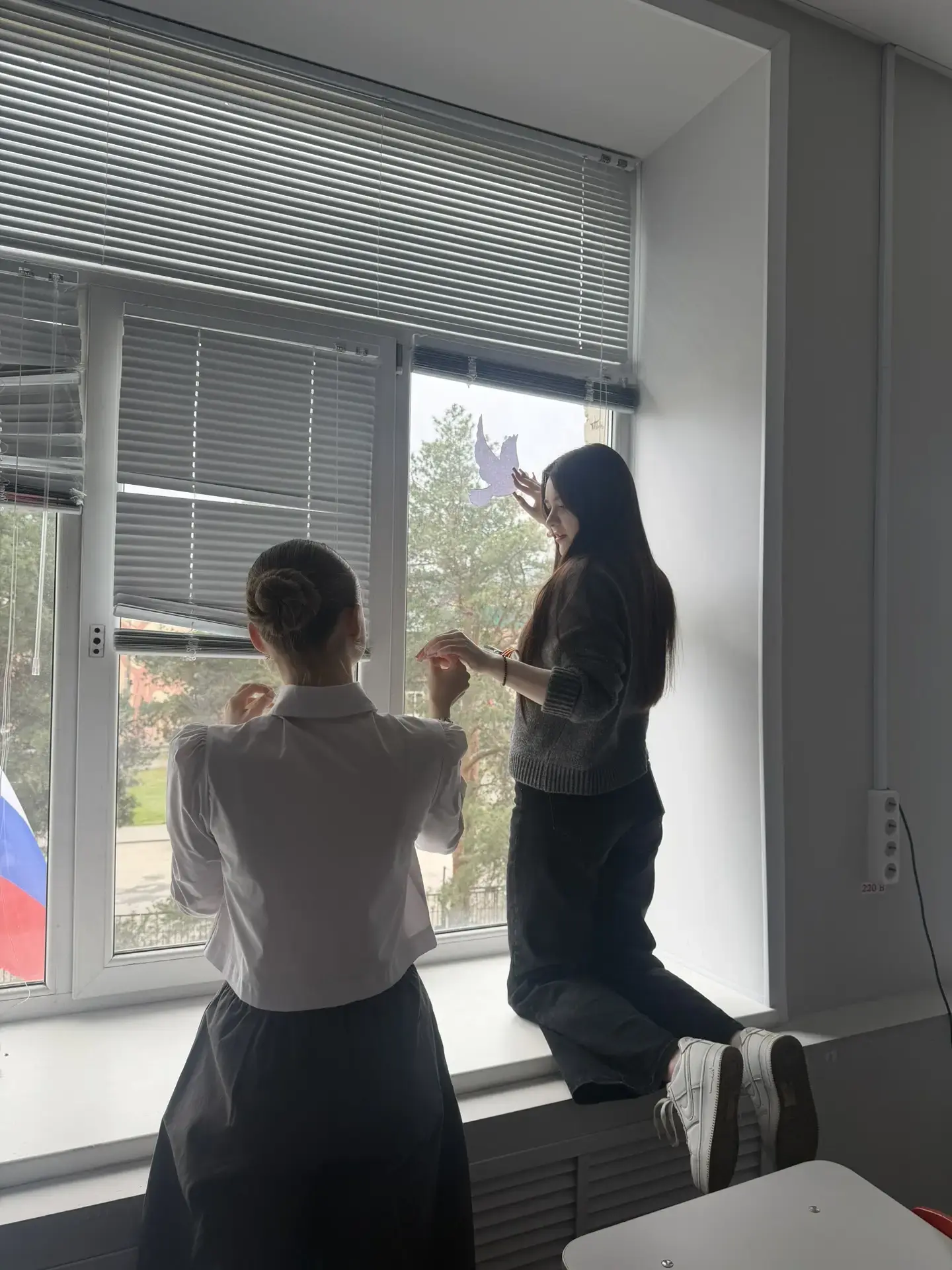🎗️ Окна Победы: наша память — в каждой детали 🕊️  С 20 апреля наша школа присоединилась к Всероссийс