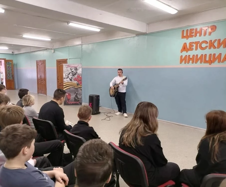 🇷🇺🎖ДЕНЬ ПАМЯТИ ВОИНОВ–ИНТЕРНАЦИОНАЛИСТОВ🎖🇷🇺  Сегодня, 12 февраля, в нашей школе прошла тематическая 