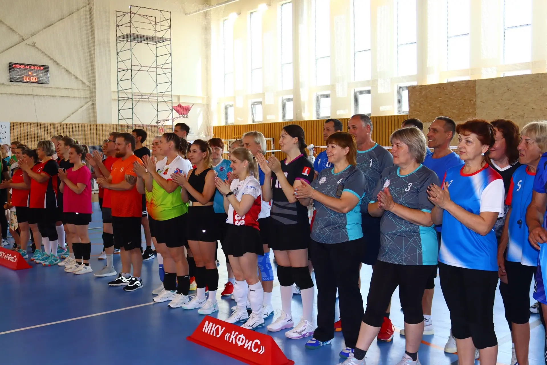 🏐 Открытый турнир по миниволею в честь Дня России

14 июня в ФОК «Титан» прошёл открытый турнир по 