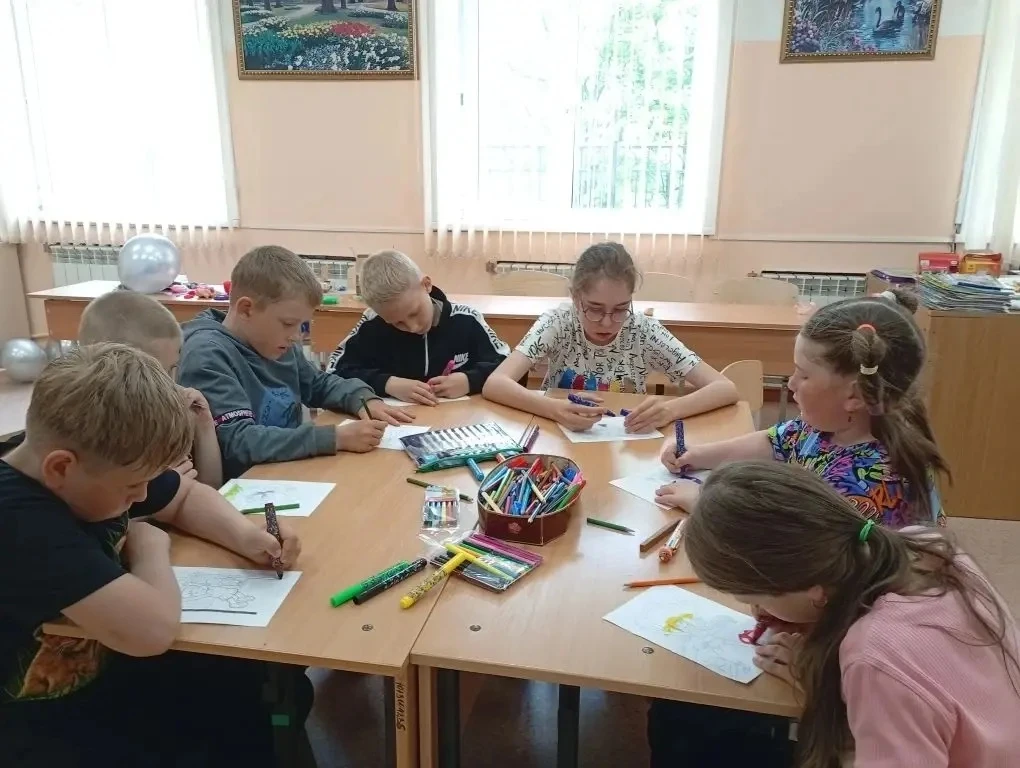 Сегодня наши ребята участвовали в конкурсе рисунков "Дети и здоровье". Провели час здор...
