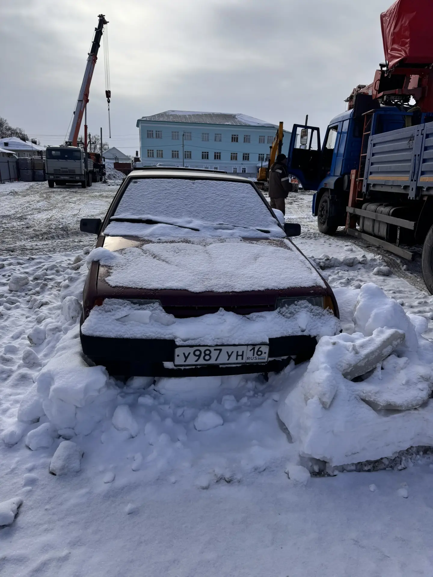 Разыскиваются собственники данных автомобилей, припаркованных возле дома N33а/4 по улице Малая Покро