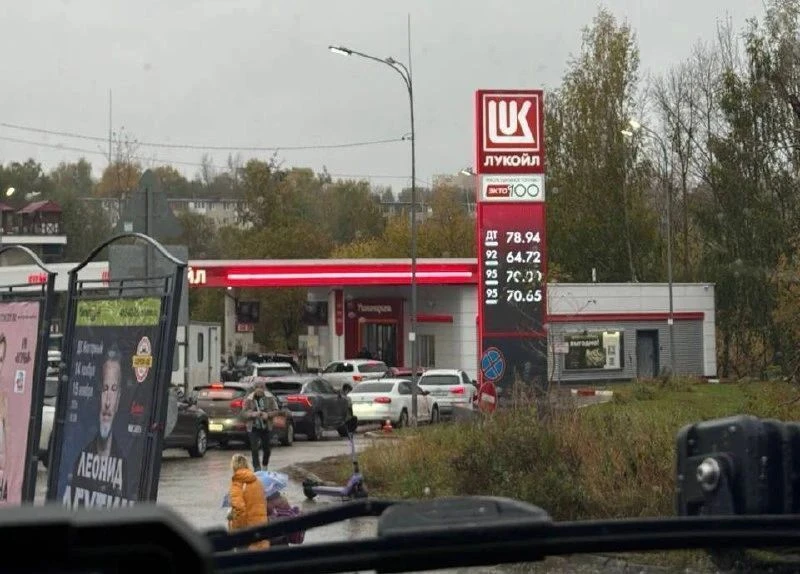 ❗️Жители заметили, что очереди на заправках почти пропали, проблем с бензином в эти дни...