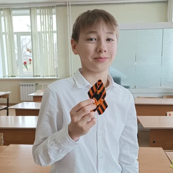 🎗 Мастер-класс по изготовлению георгиевской ленточки в 6А классе ⁣ 🎗 В 6А классе прошёл тематический