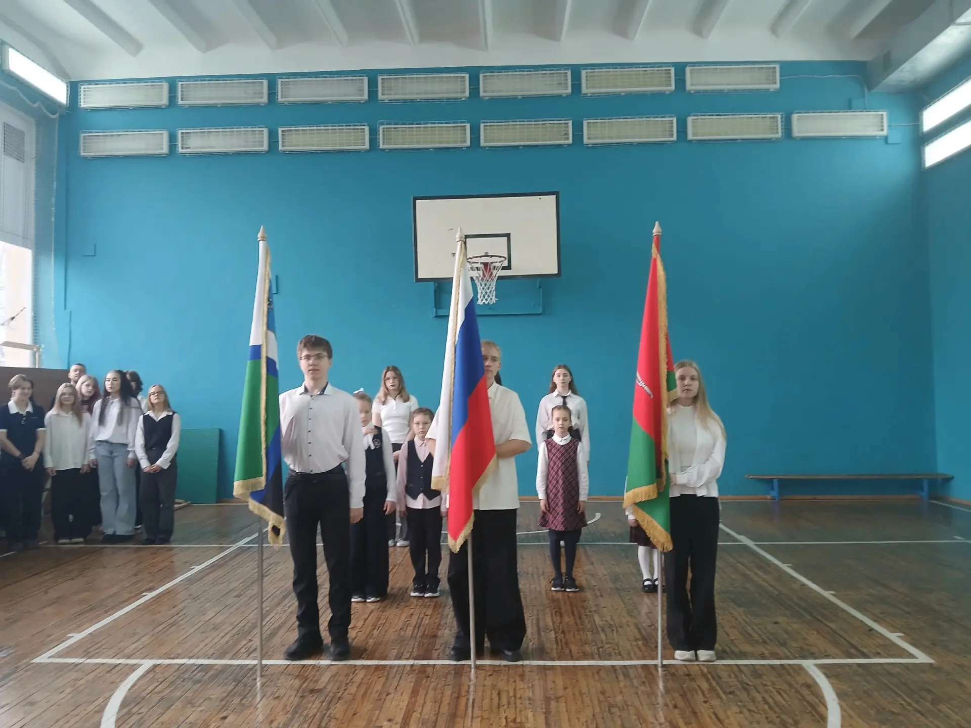 ТОРЖЕСТВЕННАЯ ЛИНЕЙКА В понедельник, 9 декабря, прошла еженедельная, торжественная линейка, посвящён