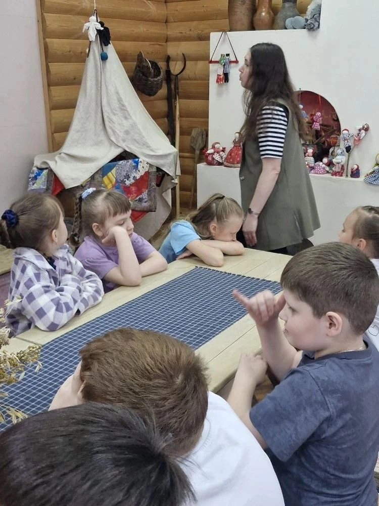 В гостях у мордовских традиций: экскурсия в музей национальной культуры. Ученики 2 класса Б (классны