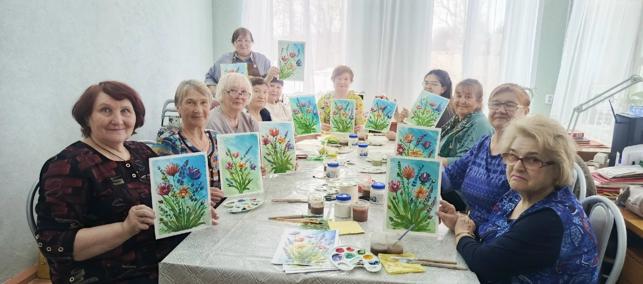 Сегодня музей расцвел яркими красками, а все потому, что на рисунках наших посетительниц художествен
