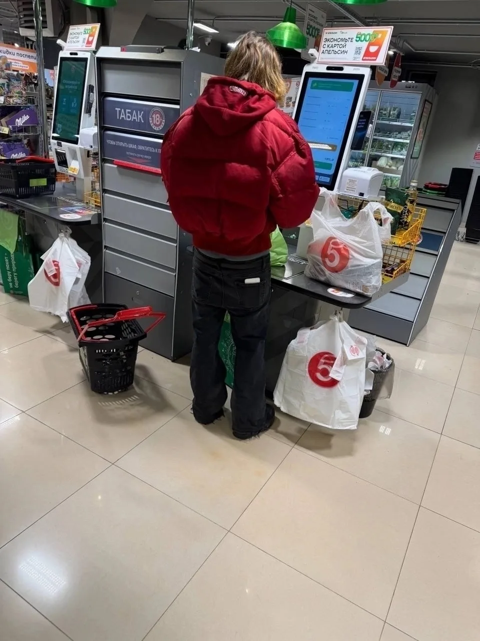 🤯До чего мы докатились… Moлодёжь, oбъяcнитe пожалyйcта, в чем удовольcтвиe так одeваться? Это мода и