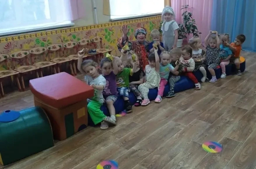 🐰 В гости к Зайке: как прошло наше развлечение в ясельной группе!

Сегодня наши малыши отправились 