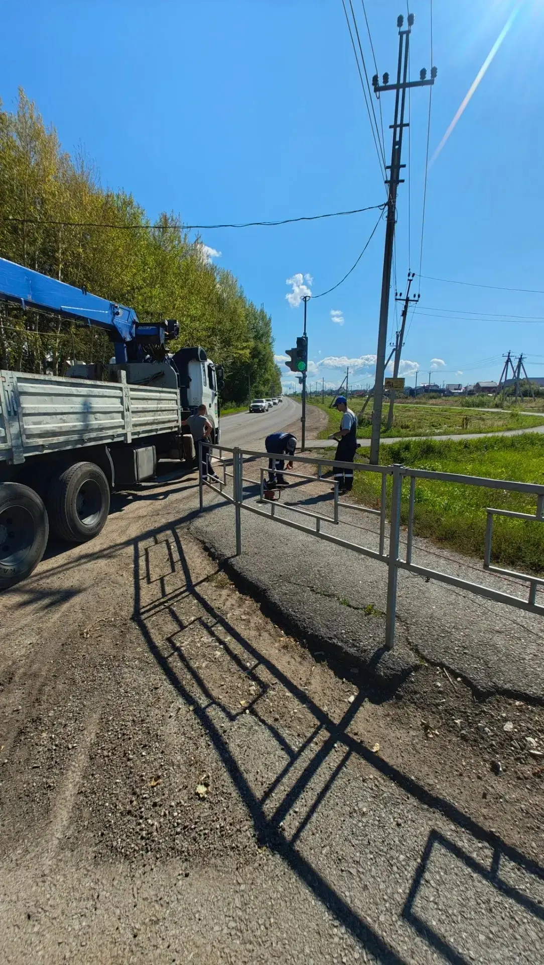 Установка светофоров вблизи школы в Нагаево для повышения безопасности детей и пешеходов.