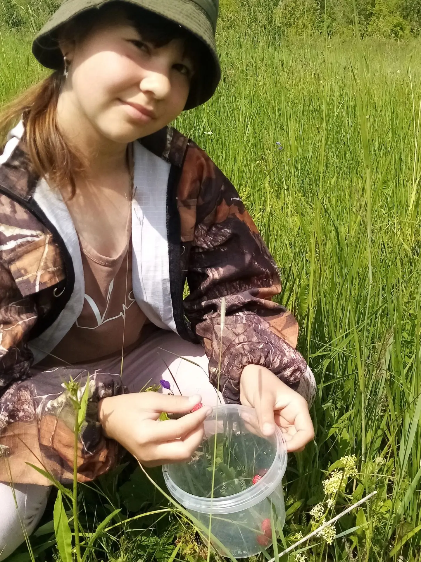 К школьному фотомарафону присоединяется Диана Головина. Лето - это вкусная ягода, собра...