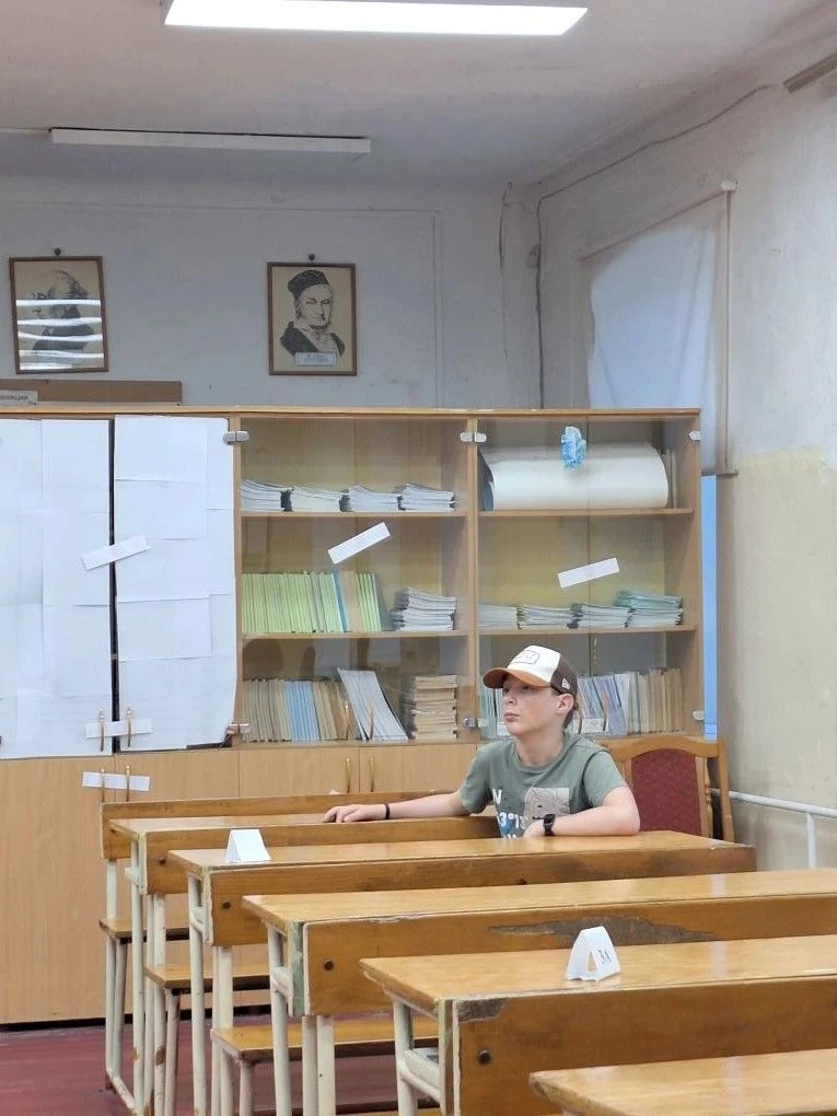 👋 Кирилл из уже 6 «В» передает очень интересный привет школе из города – героя Смоленска!

"Мой дед