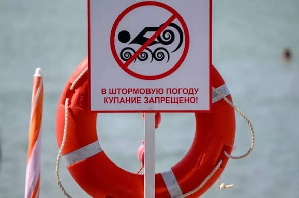 ХВ Анапе из-за шторма запретили купание в море