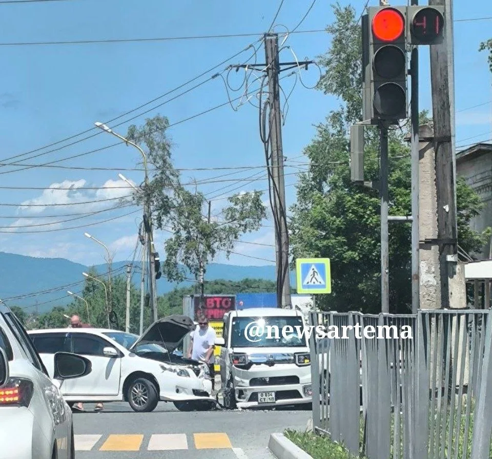 ⚡️ ДТП на перекрёстке улиц Интернациональная - Лазо в Артёме.

@newsartema