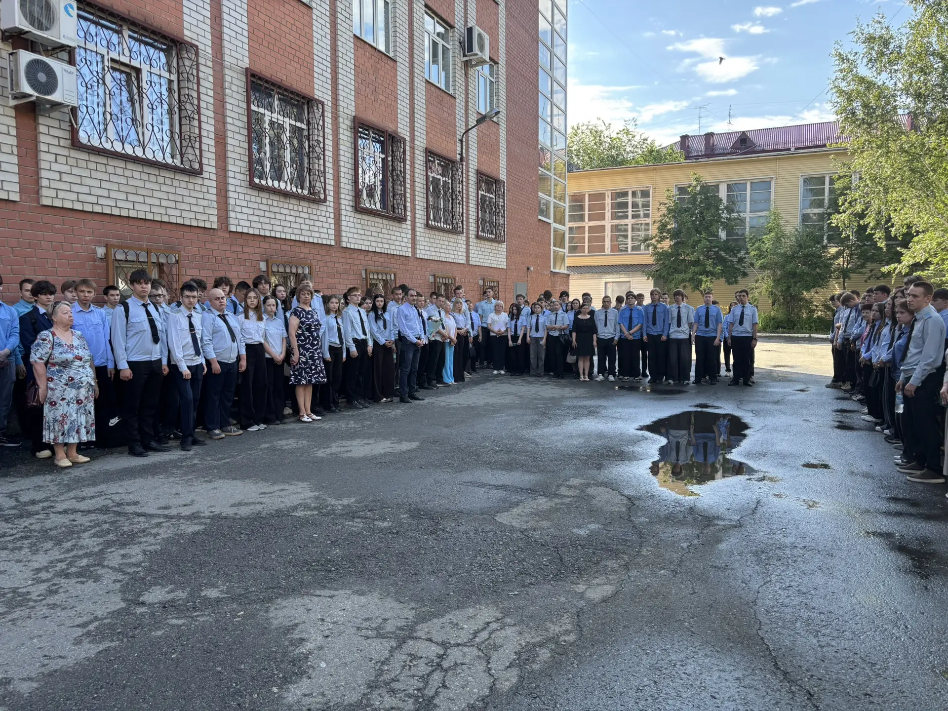 Линейка первокурсников 🇷🇺

Дорогие первокурсники!

Сегодня у вас начинается  первый важный рубеж в