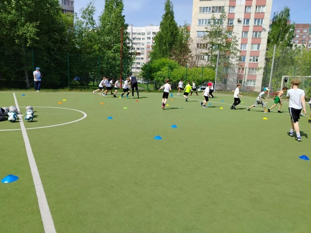 ⚽ЗВЁЗДНЫЙ ЧАС ФУТБОЛА: В НАШЕЙ ШКОЛЕ ПРОШЁЛ МАСТЕР-КЛАСС С УЧАСТИЕМ ПРОФЕССИОНАЛА  19 мая на футболь