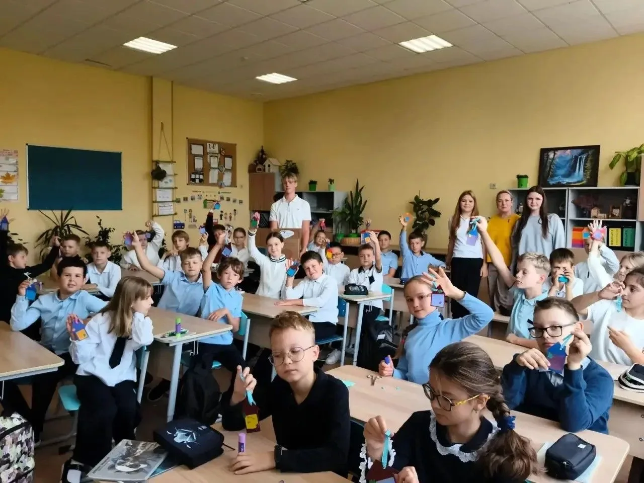 🤝 Когда большие руки помогают маленьким