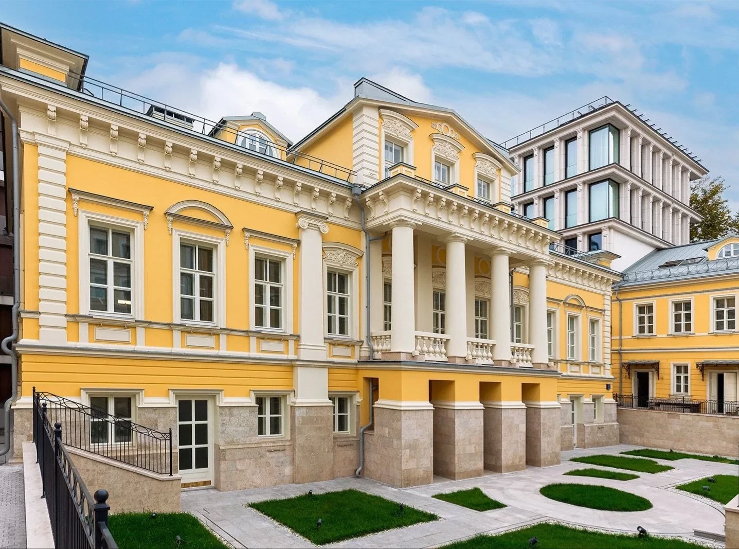 🏛️ В Большом Ордынском переулке завершили реставрацию исторической усадьбы