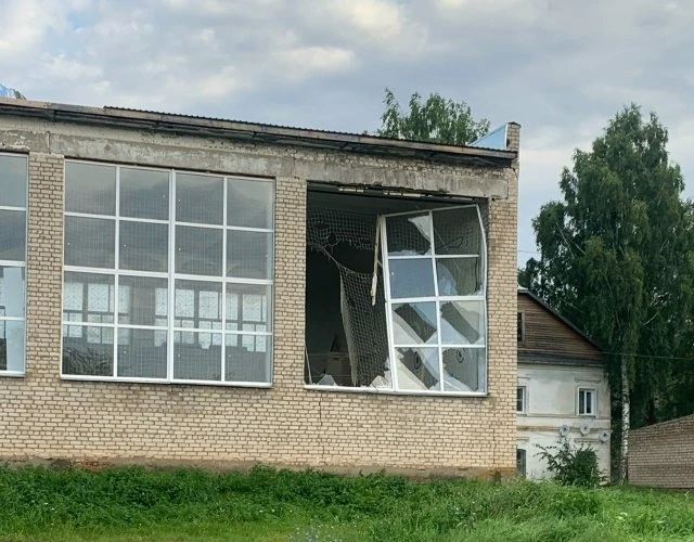 🌬 Последствия вчерашнего шквала в Вожгалы.

https://vk.com/club37552026