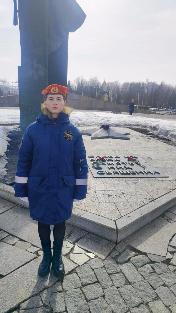 Сегодня вахту памяти принял 11 взвод. В почетном карауле те, кому через пару месяцев пр...
