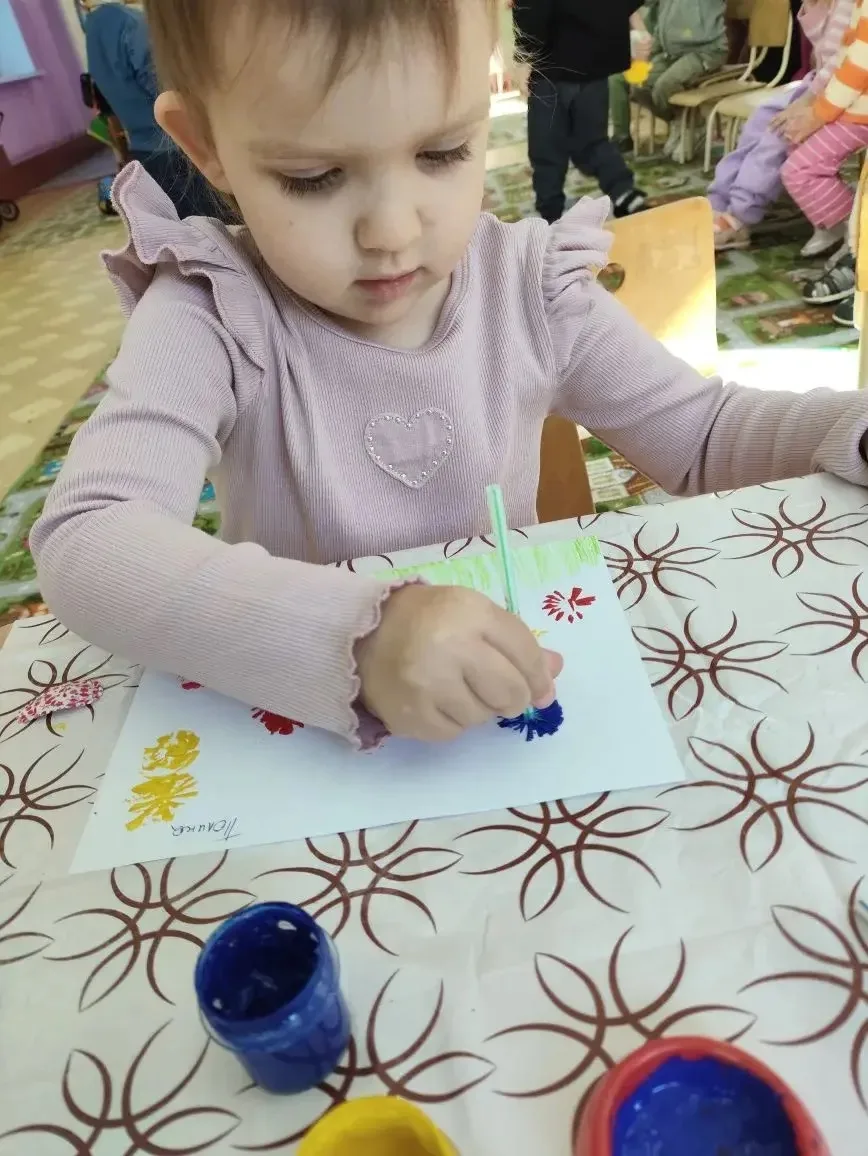 🖌️ Творчество в самом разгаре! 
Группа #ГномикиДС18  🎨 создают настоящие произведения 🖼️