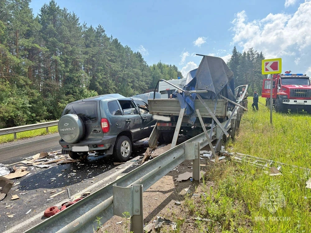 Массовое ДТП в Слободском районе

Сегодня днём на 652-м км автодороги Р-243 «Кострома – Шарья – Киро