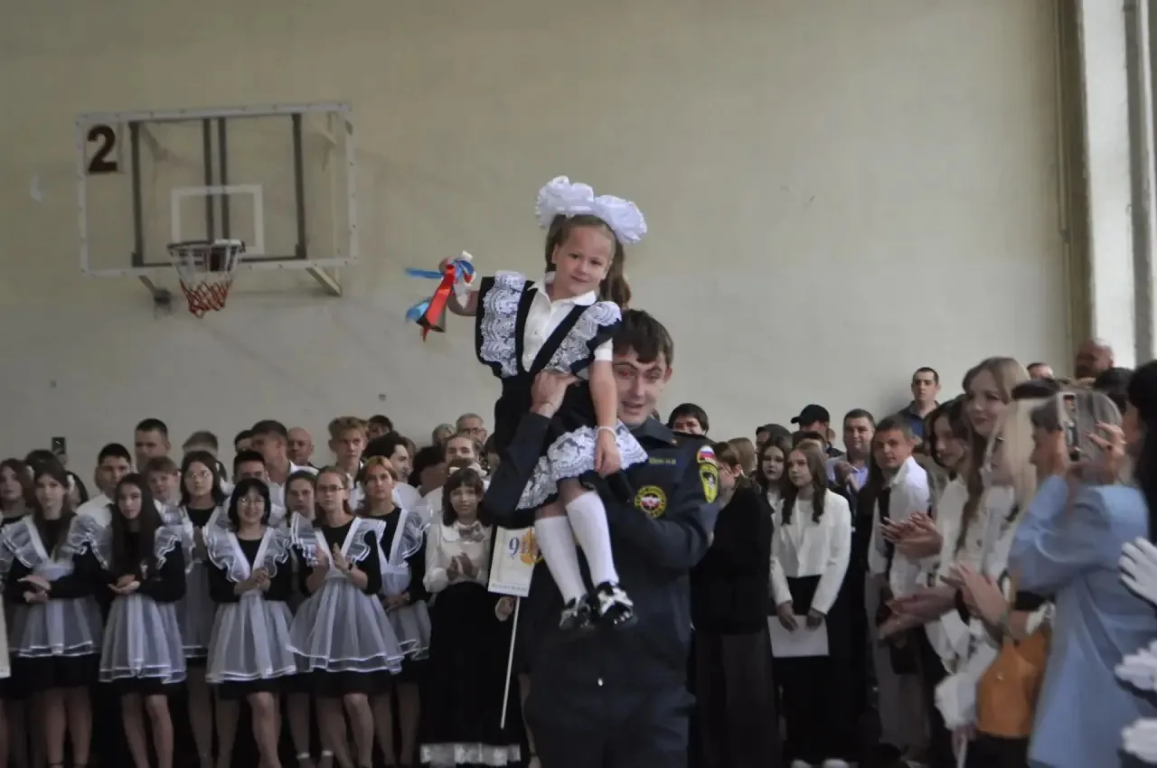 🔔Торжественные линейки, посвященные Дню знаний 🎓, прошли во всех школах Мошковского р...